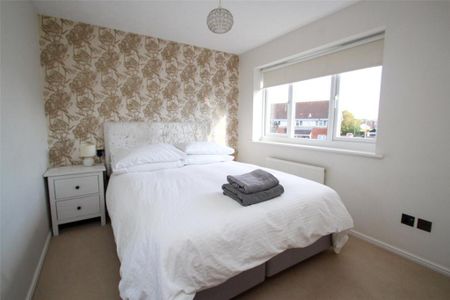 4 bedroom detached house to rent - Photo 2