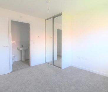 3 bedroom semi-detached house to rent - Photo 4