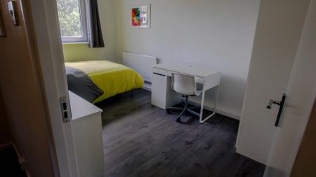 Sovereign House – Room 2 - Photo 3