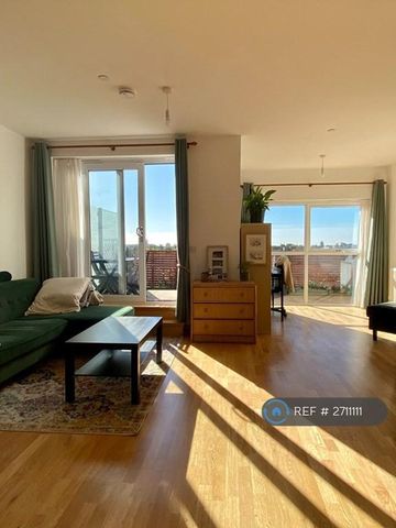 1 bedroom penthouse to rent - Photo 2