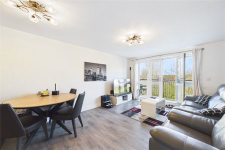 2 bedroom Flat in Luscinia View, Reading - Photo 5