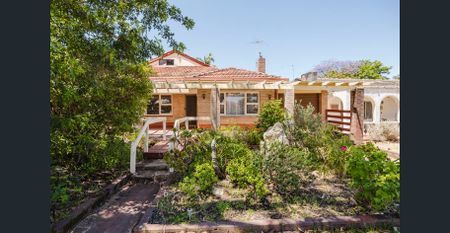 Large Family Home in Quiet Street - Freshly Painted Throughout! - Photo 4