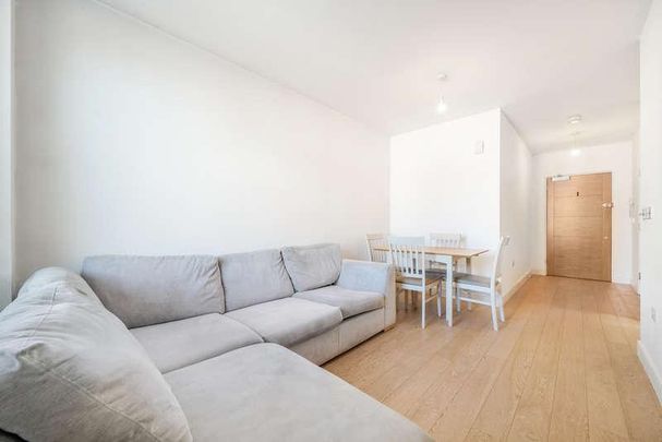 Aldenham Road, WD23 - Photo 1