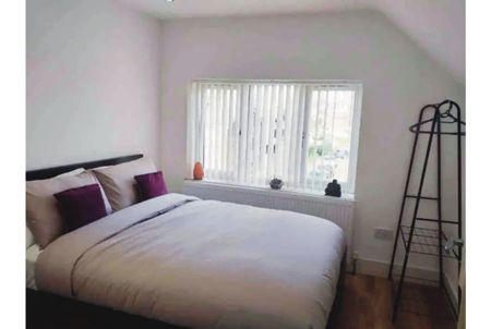 Top Floor beautiful flat with double room - Photo 3