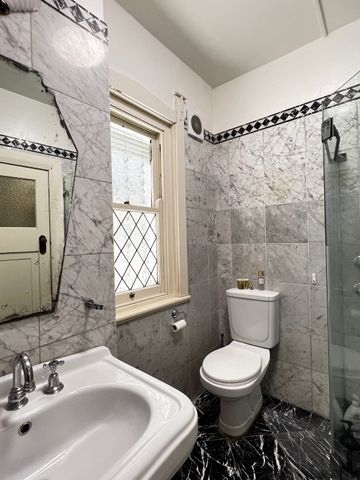 Elizabeth Bay - Photo 2