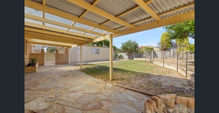 GREAT THREE BEDROOM HOUSE - Photo 5