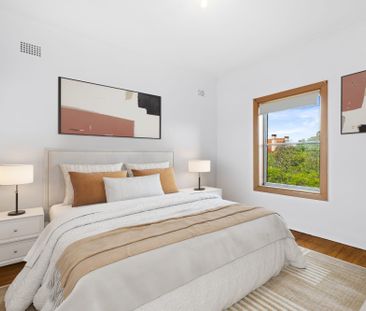 Art Deco 2 Bedroom Plus Study with Breathtaking Water Views - Photo 2