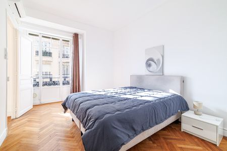 Location Appartement 3 pièces 93m² NICE 06000 - Photo 4