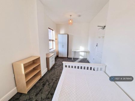 4 bedroom terraced house to rent - Photo 3