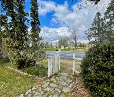 Spacious Four-Bedroom Home Opposite Leura Golf Course! - Photo 4
