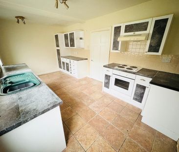 2 bedroom terraced house to rent - Photo 4