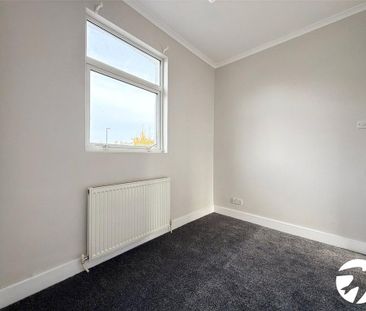 3 bedroom end of terrace house to rent - Photo 6