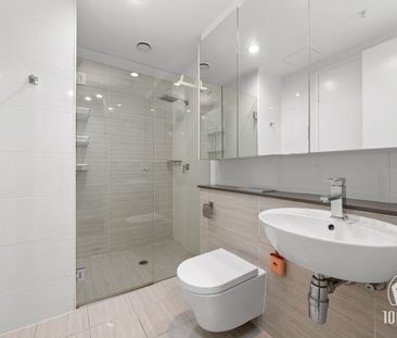 One bedroom plus a large study next to East Village. - Photo 5