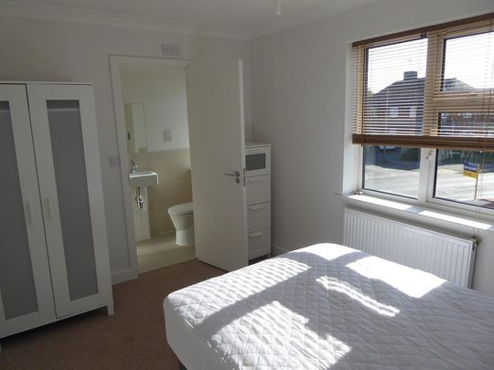 1 bedroom in a house share to rent - Photo 1