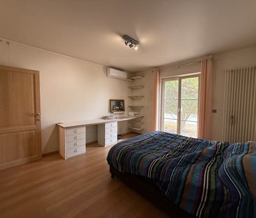 Riant en bemeubeld appartement met 5 slpks en daktuin in Balen-cent... - Photo 5