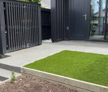 Modern 2BR Townhouse with Vege Patch in Sydenham - Photo 4