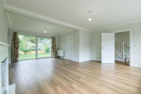 3 bedroom detached house to rent - Photo 2