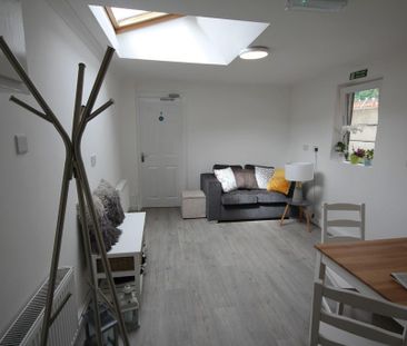 1 bedroom in a house share to rent - Photo 4