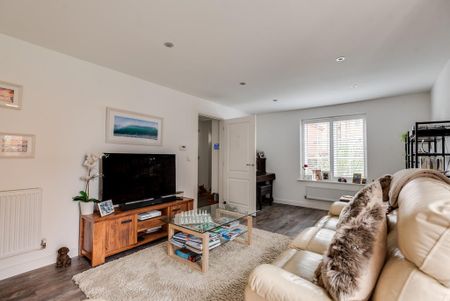 4 bedroom detached house to rent - Photo 5