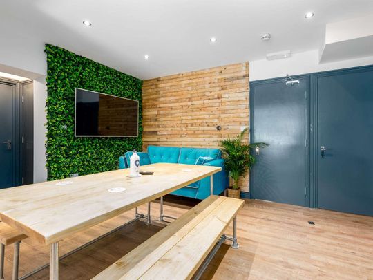 176 Westminster Room 6 - Photo 1