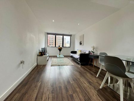 2 bedroom flat to rent - Photo 2