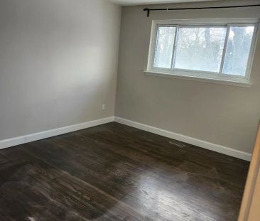 9 Dowling Crescent #Upper - Photo 4