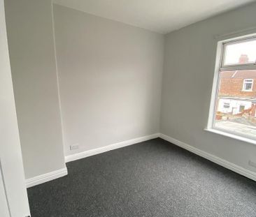 2 bedroom end of terrace house to rent - Photo 1