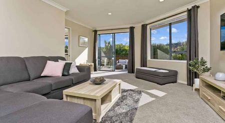 ALBANY FAMILY HOME - Photo 2