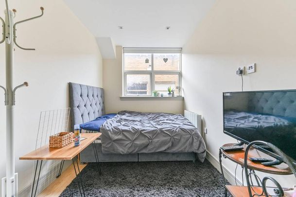 Studio to rent - Photo 1