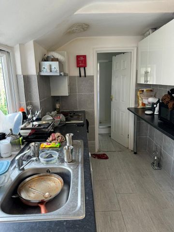 4 bedroom terraced house to rent - Photo 5