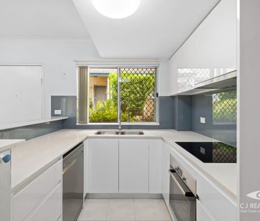 Quality Full Brick Townhouse in a Prime Lifestyle Location - Photo 5