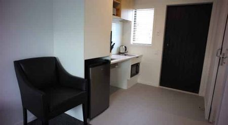 Fully Furnished - Self Contained - Photo 4