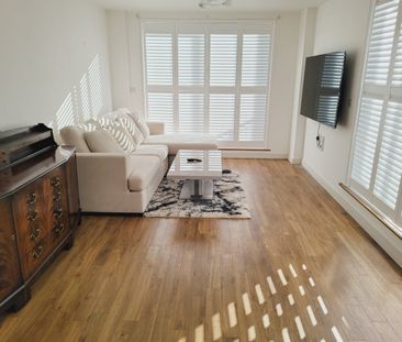 Room in a Shared Flat, Purley Way, CR0 - Photo 1