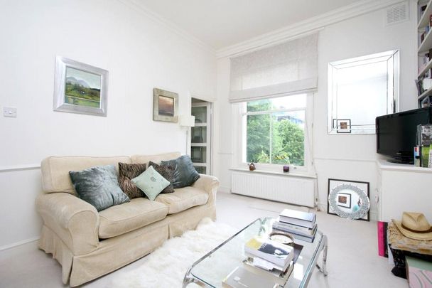 Cambridge Gardens, North Kensington, W10, London - Photo 1