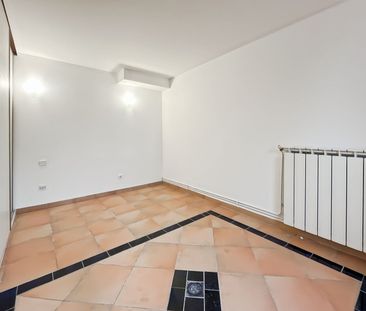 Spacieuse maison de 280 m² avec piscine et jardin situé à la GAUDE - Photo 3