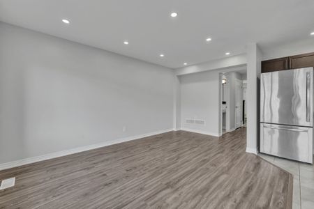 For Lease - 100 Monarch Street, Welland, Ontario - Photo 2