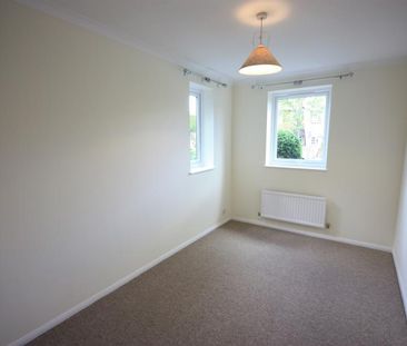 Kingfisher Drive, Guildford, Surrey, GU4 - Photo 2