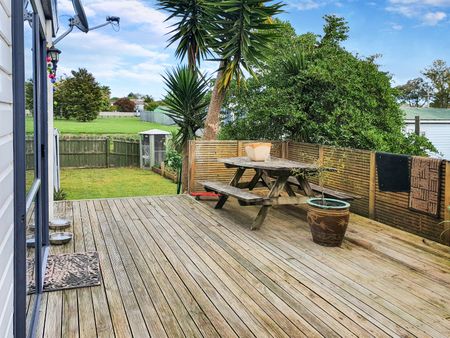 Manurewa - 3 Bedrooms with Fully Fenced Yard - Photo 3