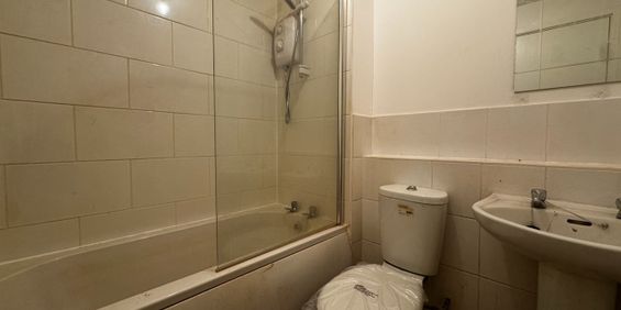 Studio Flat, Helford Gardens, SO18 - Photo 3