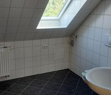 3-Raum-DG-Wohnung mit HO-Möglichkeit & 2 Stellplätzen inklusive - Foto 1