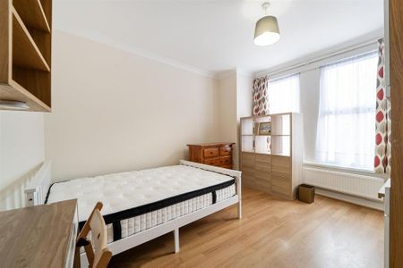 5 bedroom end of terrace house to rent - Photo 2