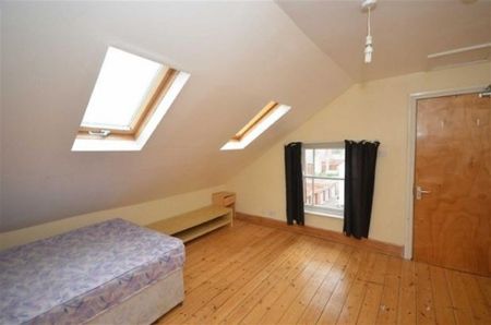 Eight Bedroom Student Property - Photo 2