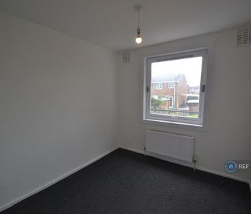 3 bedroom flat to rent - Photo 4
