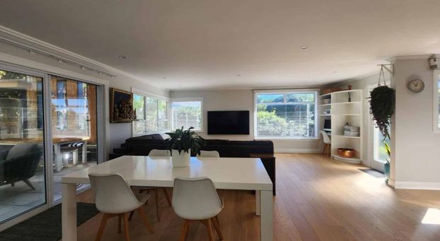 Contemporary Living with Private Guest Wing & Outdoor Oasis - Photo 1