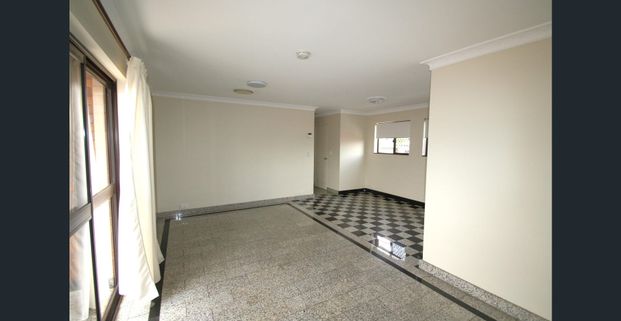 Inner-City Living Near the Gabba w/ Dual Garages!! - Photo 1