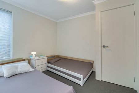 Easy Care Ideal Property - Photo 4