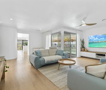 FULLY FURNISHED FOUR BEDROOM WATERFRONT HOME WITH POOL - SIX MONTH ... - Photo 2