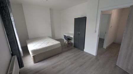 4 bedroom terraced house to rent - Photo 5