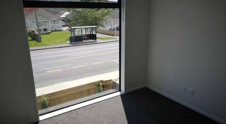 Modern Two-Story Townhouse with Sunny Courtyard - Photo 3