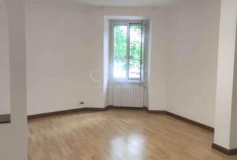 Monteverde Vecchio: Modern 2 bedroom, 2 bath, large living room, separate kitchen. Bright, silent, parquet floors, situated in lovely period building, excellent area, near park. Ref. 2364.